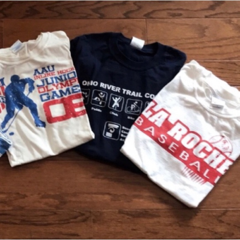 ⚡️3 Adult Small t-shirts bundle sale FLASH SALE